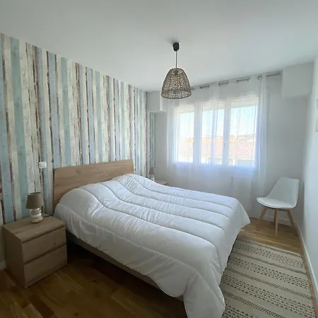 T2 Renove A Royan, Proche Plage, Parking Prive, Equipements Neufs Et Jardinet. - Fr-1-539-49 * Royan