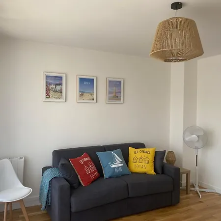 Lägenhet T2 Renove A Royan, Proche Plage, Parking Prive, Equipements Neufs Et Jardinet. - Fr-1-539-49 Royan