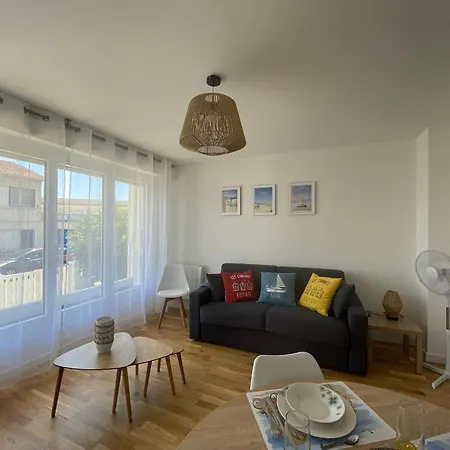 T2 Renove A Royan, Proche Plage, Parking Prive, Equipements Neufs Et Jardinet. - Fr-1-539-49 * Royan