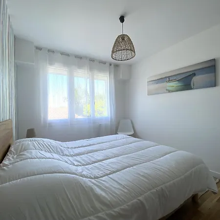 T2 Renove A Royan, Proche Plage, Parking Prive, Equipements Neufs Et Jardinet. - Fr-1-539-49 Lägenhet Royan
