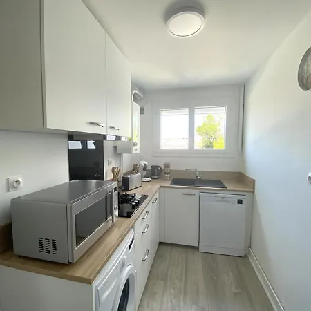 Lägenhet T2 Renove A Royan, Proche Plage, Parking Prive, Equipements Neufs Et Jardinet. - Fr-1-539-49 *