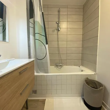 Lägenhet T2 Renove A Royan, Proche Plage, Parking Prive, Equipements Neufs Et Jardinet. - Fr-1-539-49 Royan