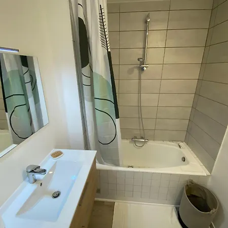 T2 Renove A Royan, Proche Plage, Parking Prive, Equipements Neufs Et Jardinet. - Fr-1-539-49 Royan