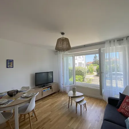 T2 Renove A Royan, Proche Plage, Parking Prive, Equipements Neufs Et Jardinet. - Fr-1-539-49 Apartamento