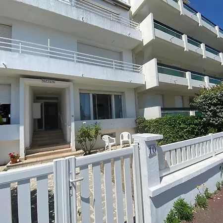 Apartamento T2 Renove A Royan, Proche Plage, Parking Prive, Equipements Neufs Et Jardinet. - Fr-1-539-49 Royan