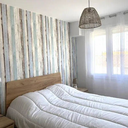 Apartamento T2 Renove A Royan, Proche Plage, Parking Prive, Equipements Neufs Et Jardinet. - Fr-1-539-49 Royan