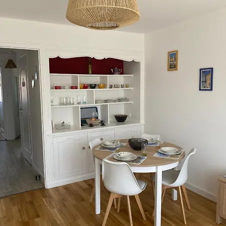 T2 Renove A Royan, Proche Plage, Parking Prive, Equipements Neufs Et Jardinet. - Fr-1-539-49 Lägenhet Royan
