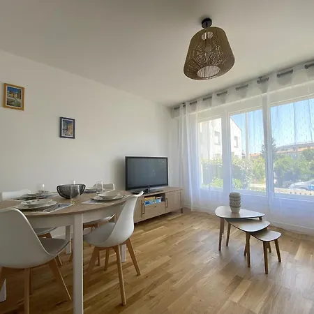 Lägenhet T2 Renove A Royan, Proche Plage, Parking Prive, Equipements Neufs Et Jardinet. - Fr-1-539-49 *